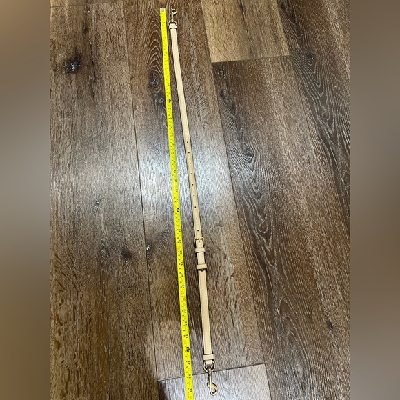 NWOT Coach Cream Leather Crossbody Strap With Gold Hardware - Picture 6 of 8